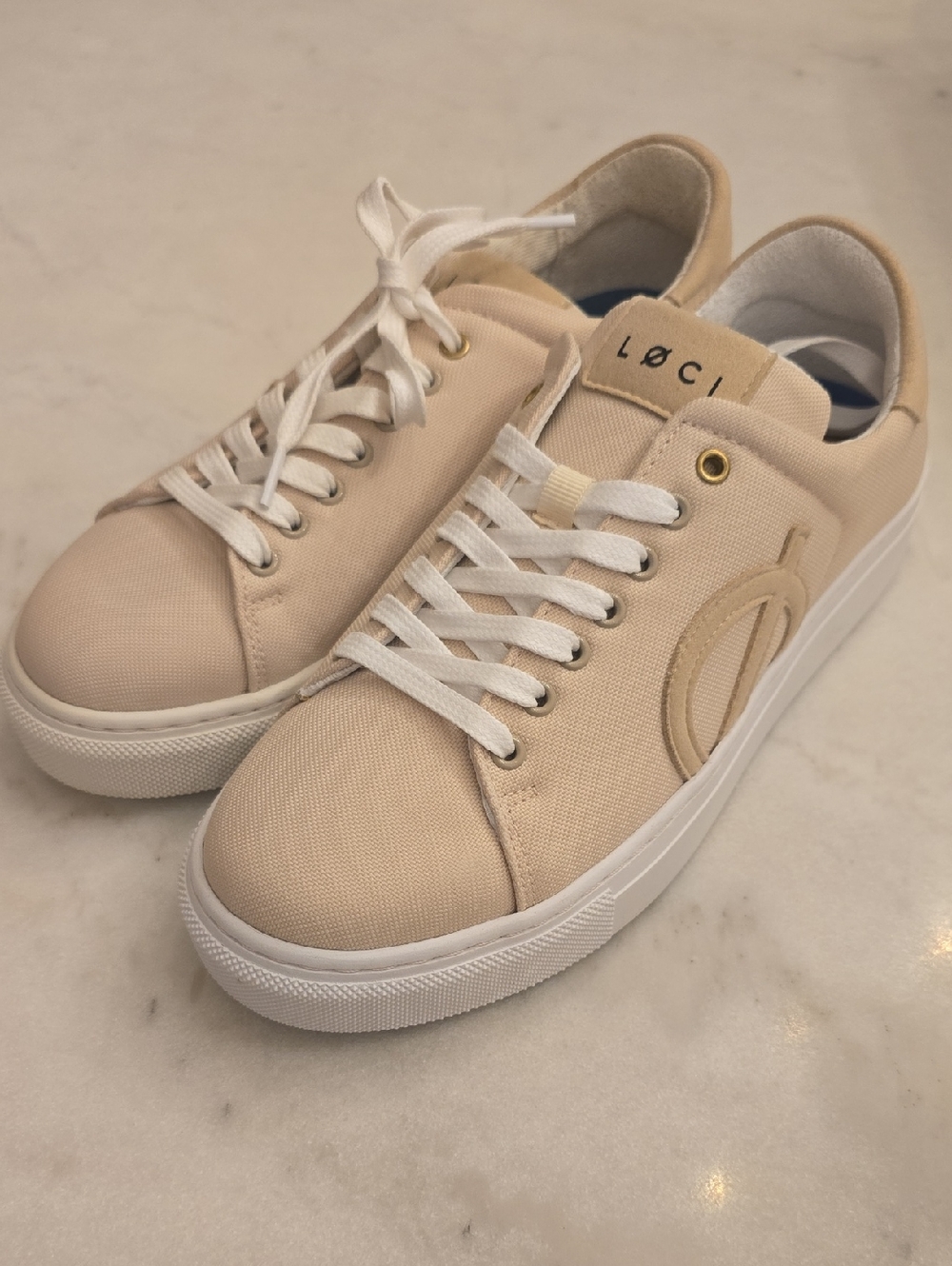 NWOT LOCI "Nine"Low Top Vegan Sneakers. EU 37. US 6.5